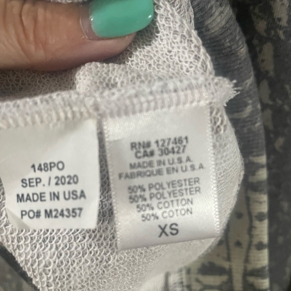 NWT 💋🦊 WILDFOX Wetlands Sommers Sweater - top only - Picture 12 of 14